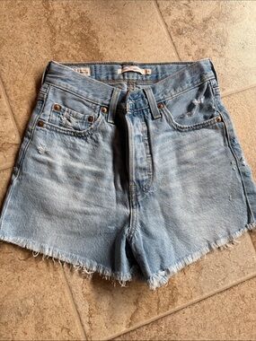 Levi’s Light Blue Denim High-Rise Frayed Hem Women's Shorts size 24